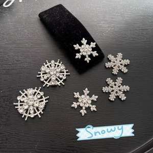 Dijes de Cristal con Incrustaciones de Metal Plateado en Forma de Copo de Nieve, Diseño de Lujo, para Decorar Fundas de Teléfono - Product Image 4