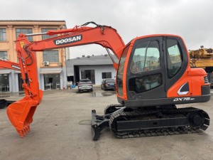 Doosan เครื่องขุด DX75ตีนตะขาบไฮดรอลิกขนาดกะทัดรัดสำหรับไซต์งานสร้างและดิน - Product Image 2