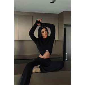 Conjunto de Punto con Detalle de Botones Negros, Tejido de Ganchillo y Patrón Estampado - Product Image 2