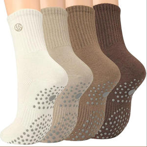 Chaussettes de sport respirantes en coton antidérapantes à logo personnalisé, échantillon gratuit de haute qualité, faible MOQ - Product Image 1