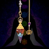 Neues Heilendes Chakra Naturkristall-Pendel Achat-Anhänger Bunter Kies Harz Gold Sechseckiger Kegel Handwerk Andere Kristall-Kunstwerke