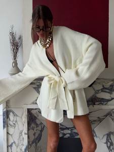 <span class=keywords><strong>Pull</strong></span> long uni simple européen et américain pour femmes, chemisier d'automne, col halterneck, lacets, col en V, mohair, manches longues, veste - Product Image 4