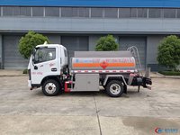 Remplissez les excavatrices sur le chantier, pas à la pompe - Remorque de ravitaillement compacte Euro 6 : 2,5 m³, distributeur intégré, sans permis poids lourd