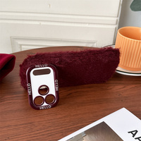 Coque de téléphone douce et moelleuse en peluche avec support d'appareil photo et chaîne de perles pompon pour iPhone 18 Pro Max, 17, 16, 15