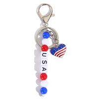 Porte-clés tendance en perles acryliques avec lettres, design de niche, breloque drapeau USA pour la décoration de sacs, idéal pour la Fête de l'Indépendance