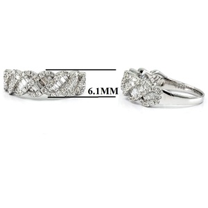 Bague de fiançailles et de mariage classique pour femme, en or blanc 18 carats, diamant naturel taille brillant, bande torsadée fine, sur mesure - Product Image 3