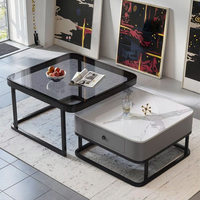 Petit appartement moderne, salon, table basse, thé, verre carré artistique haut de gamme avec dalle de roche lumineuse, style panneau de bois de luxe