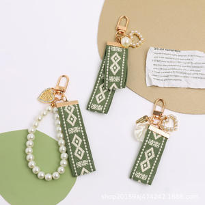 Nouveau modèle tissu porte-clés pendentif créatif frais nœud papillon perle coquille accessoires étui pour écouteurs décoration - Product Image 4