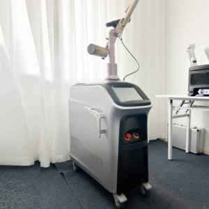 Máquina de Rejuvenecimiento de la Piel y Eliminación de Tatuajes, Láser de Picosegundos con Peeling de Carbono, Semiconductor, Uso Profesional y Comercial para el Cuerpo - Product Image 1