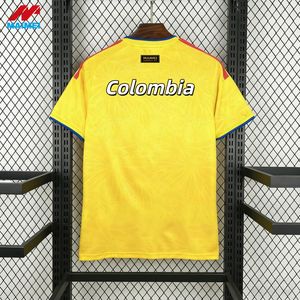 Camiseta <span class=keywords><strong>de</strong></span> Fútbol Clásica <span class=keywords><strong>de</strong></span> Colombia con Rayas Amarillas, Azules y Rojas 1.1, Lista para Partidos Profesionales, Nueva Exportación 2026, Equipación para Competición Internacional - Product Image 1