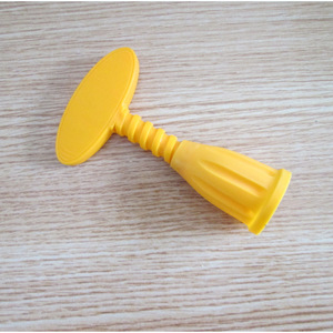 Ouvre-bouteille créatif en plastique avec poignée, ouvre-bouteille robuste pour ouvrir les bouteilles et les canettes - Product Image 1