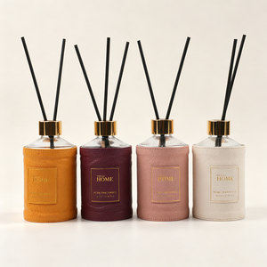 Diffuseur de parfum d'ambiance WELLNESS, bouteille en verre personnalisée enveloppée de cuir véritable, huile essentielle végétale longue durée, diffuseur à bâtonnets - Product Image 1