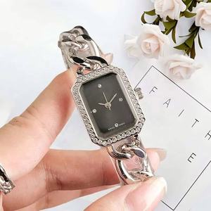 Reloj de Pulsera para Mujer con Esfera Rectangular Plateada, Bisel con Pedrería, Correa de Cadena Gruesa, Elegante Reloj de Cuarzo Suizo - Product Image 1