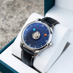 Reloj de pulsera mecánico de lujo con esfera de aventurina, diseño de estrellas y planetas, con rueda de equilibrio central personalizada OEM. - Product Image 1