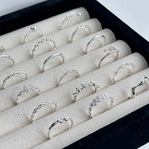 Ensemble de bagues Sonata superposables, mélange ciblé de bagues fines en argent 925, minimalistes et empilables, <span class=keywords><strong>poésie</strong></span> pour le quotidien - Product Image 1