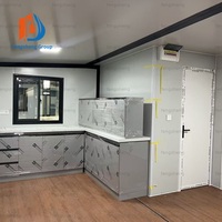 Elegante Casa Contenedor Prefabricada Moderna de Doble Ala Expandible con Baño Sanitario para Estadía en Paisajes Montañosos