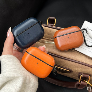 Funda Vintage de Cuero Encerado para AirPods, PC+PU Rígido, Cubierta Protectora Antigolpes con Llavero - Product Image 3
