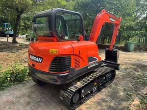 Miniexcavadora Usada Doosan DX60 de 6 Toneladas, Pocas Horas de Trabajo Originales, Motor, Caja de Cambios, Bomba de Engranajes, Rodamientos e Impresionante Motor Principal PLC 2024 - Product Image 4