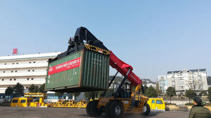 China SRSC4545H1 Reach <span class=keywords><strong>Stacker</strong></span> 45 Ton 13600mm Maks. Mesin Penumpuk Pengangkat Tinggi - Product Image 4