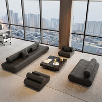 Ensemble de canapés modernes en cuir capitonné, en ligne droite, pour espace de repos professionnel de luxe et sophistiqué, idéal pour les bureaux et les salles d'accueil.