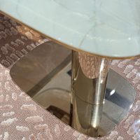 Table basse moderne de luxe italienne en marbre naturel durable et acier inoxydable poli, ensemble imbriqué pour villa, hôtel, salon