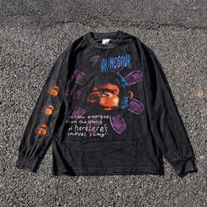 T-Shirt Unisex a Maniche Lunghe in Cotone 100% con Stampa Effetto Consumato, Stile Streetwear Casual Oversize - Product Image 1