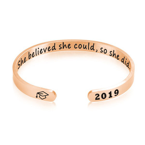 Mejores vendedores de 2019 para Amazon motivacional ella creía que podía por que <span class=keywords><strong>lo</strong></span> nombre personalizado brazalete para regalos de la graduación - Product Image 2