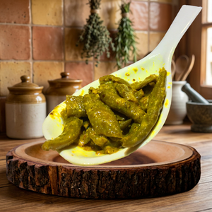 Pimiento Verde en Aceite Premium, Pimientos Verdes Frescos Conservados en Aceite, Auténtico Pimiento Indio en Aceite, Sabor Picante y Tangy, Listo para Comer - Product Image 1