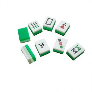 Tuiles de Mahjong Traditionnelles en Résine Vertes et Blanches à Motifs, Ensemble Artisanal de Collection, Pièces Artistiques Moulées à la Main, Forme Personnalisée - Product Image 1