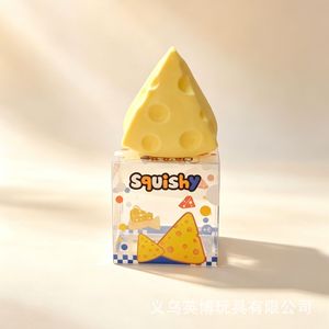 Jouet anti-stress en forme de fromage souple en TPR à rebond lent pour les 14 ans et plus, unisexe, forme géométrique, fabriqué en Chine, sans petites pièces - Product Image 1
