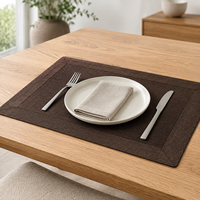 Vente en gros de sets de table en feutre brun foncé personnalisés, géométriques, en relief, rectangulaires, pour la maison, l'hôtel, le restaurant