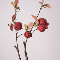 Arrangement floral artificiel style Wabi-sabi avec fleurs séchées, grenade et fruits séchés, centre de table en plastique