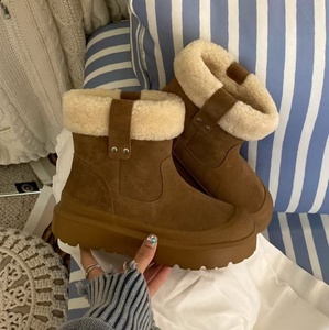 Botas de nieve plegables de piel de oveja Maurer para mujer, suela gruesa, antideslizantes, acolchadas, cálidas y cómodas, botas cortas UGGS - Product Image 4