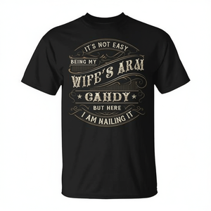 T-shirt « Wife Arm Candy », cadeau amusant pour les couples, chemise noire pour homme - Product Image 2