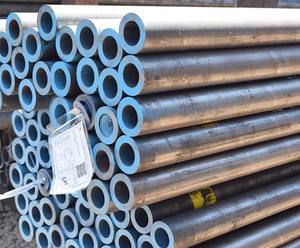 أنابيب فولاذية سوداء لامعة عالية الدقة وعالية الضغط مقاس 24 بوصة 5.5 مم عيار 22 من الفولاذ الكربوني الخفيف بدون لحام من المورد - Product Image 3