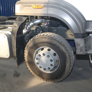 Camión Tractor HOWO TX 6X4 Usado de <span class=keywords><strong>Segunda</strong></span> <span class=keywords><strong>Mano</strong></span>, Euro 2, con Bajo Kilometraje, en Buenas Condiciones, para Operaciones de Transporte de Contenedores - Product Image 3