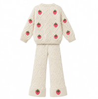Ensemble de vêtements pour enfants en coton doux tricoté OEM ODM, ensemble personnalisé avec broderie de fraises, cardigan et pantalon évasé, vêtements pour bébés filles
