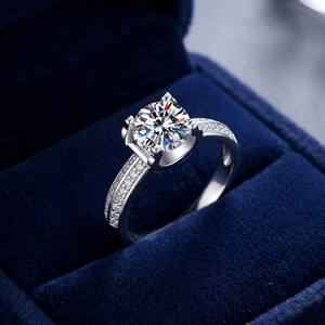 Anillo de Plata S925 con Moissanita, Certificado GRA, Corte Brillante Redondo VVS1, Plata <span class=keywords><strong>Ley</strong></span>, Venta al Por Mayor para Minoristas - Product Image 1