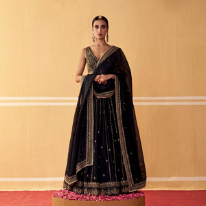 Conjunto de Lehenga Choli Negro Bordado con Dupatta de Trabajo Elaborado, Cuello en V, para Fiesta Nupcial, Ropa India Pakistaní - Product Image 1