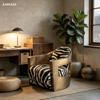 Fauteuil club vintage en cuir marron avec garniture cloutée, pieds en bois, chaise longue en cuir de vachette vieilli pour salon et salle de lecture