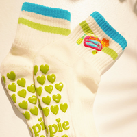 Chaussettes de Pilates personnalisées avec logo brodé, chaussettes de yoga et de Pilates sur mesure