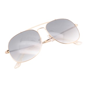 Dropshipping Logo personalizzato Pilot Metal occhiali <span class=keywords><strong>da</strong></span> <span class=keywords><strong>sole</strong></span> grigio sfumato parasole cornice in oro per uomo e donna Lunette De Soleil <span class=keywords><strong>lenti</strong></span> in vetro - Product Image 4