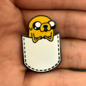 Pins Metálicos <span class=keywords><strong>de</strong></span> Dibujos Animados al por Mayor, Lindos Pins Esmaltados <span class=keywords><strong>de</strong></span> <span class=keywords><strong>Jake</strong></span> el Perro <span class=keywords><strong>de</strong></span> Adventure Time, Accesorios, Regalos y Souvenirs en Buen Stock - Product Image 1