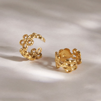 Anting Jepit Bunga Baja Anti Karat Lapis Emas 18k Pvd untuk Wanita - Perhiasan Lintas Negara dengan Desain Tahan Lama