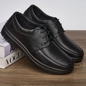 Chaussures pour hommes en cuir véritable noir à lacets, bout rond, semelle extérieure en caoutchouc, semelle intermédiaire antidérapante en EVA, toutes saisons, décontractées, pour le travail - Product Image 1