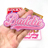 Patch Slogan Tendance Baddie Lettrage Brodé 3D en Tissu Sergé, Badge Rectangulaire Appliqué pour Décoration de Casquette Trucker, Vente en Gros