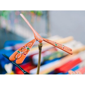 Juguete de libélula de bambú pintado a mano, decoración de recuerdo tradicional vietnamita hecha en Vietnam - Product Image 1