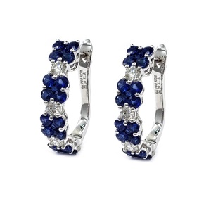Boucles d'oreilles Huggie classiques en or blanc massif 18 carats de qualité supérieure avec saphir, bijoux brillants, cadeau idéal pour fêtes et mariages - Product Image 3
