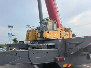 מנוף משא בעל יעילות גבוהה 200 טון STC2000C8-8 בעל צריכת דלק נמוכה, מנוף כבד להרמת ציוד גדול - Product Image 2