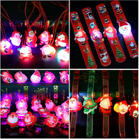 Anneau lumineux de Noël, lumière LED pour doigt, bracelet clignotant, collier, broche, cadeau pour enfants, jouet de Noël, lumière LED pour doigt